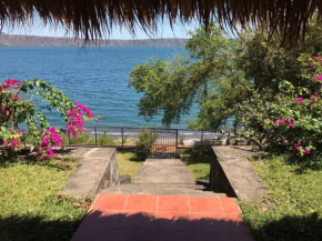 Villa La Giralda - Lakefront - Pool - View - Relaxation Haven
